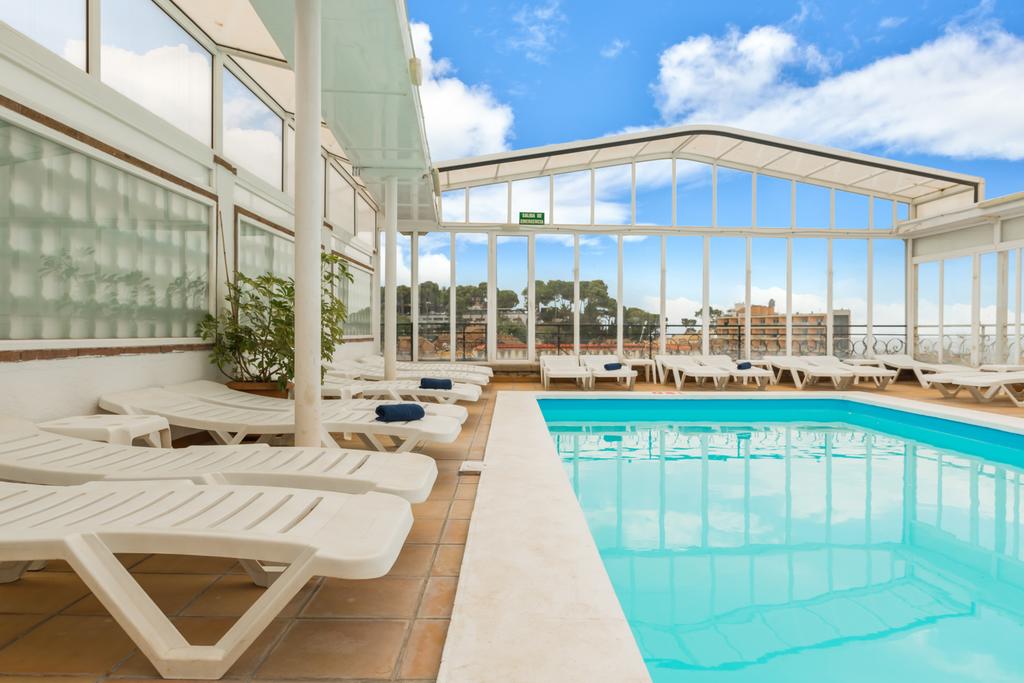 Mercedes Hotel 27/56
