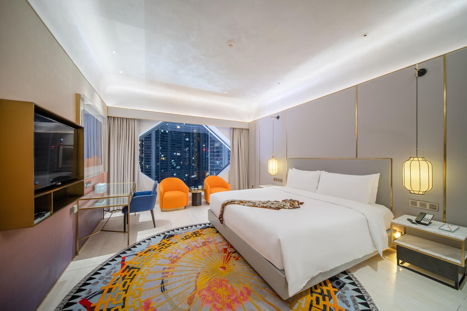 Art, Comfort, King Bed