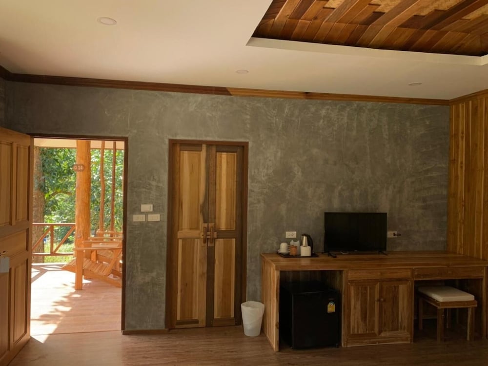 Thiw Son Beach Resort 32/70