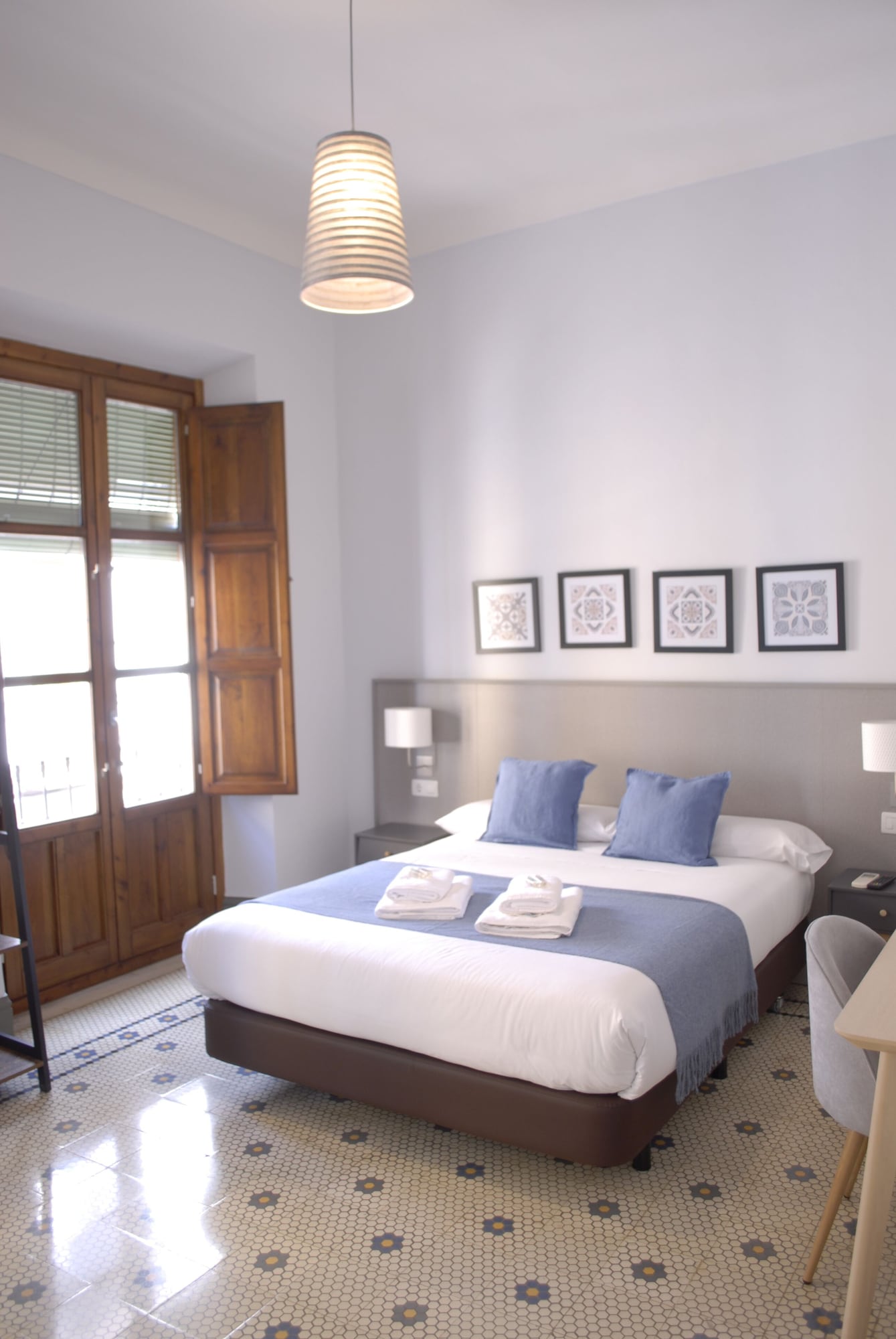 SUPERIOR, DOUBLE BED