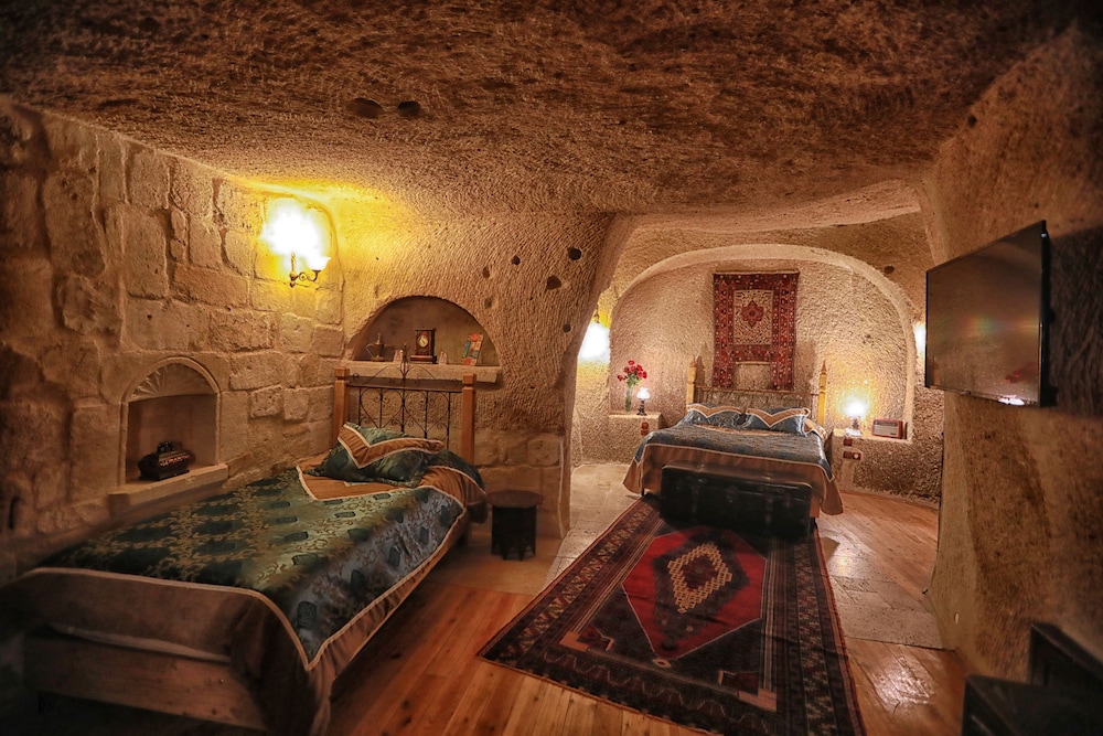 Traveller Apos S Cave Hotel 11/76