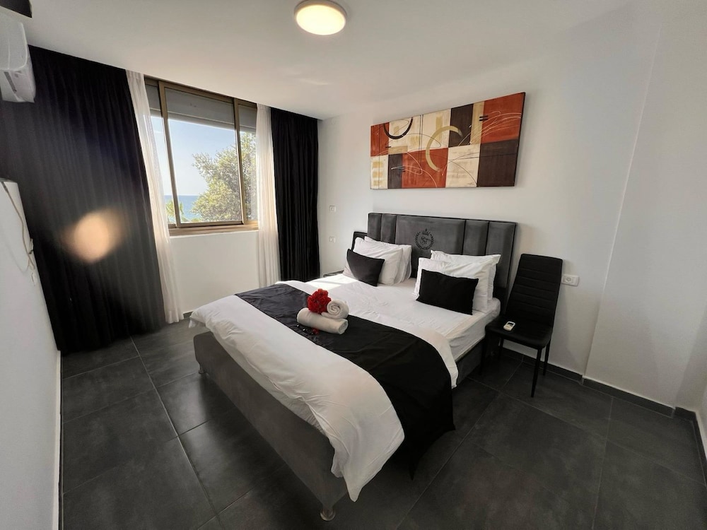 1 BEDROOM, STANDARD, DOUBLE OR TWIN BED, BEACH FRONT, OCEAN VIEW