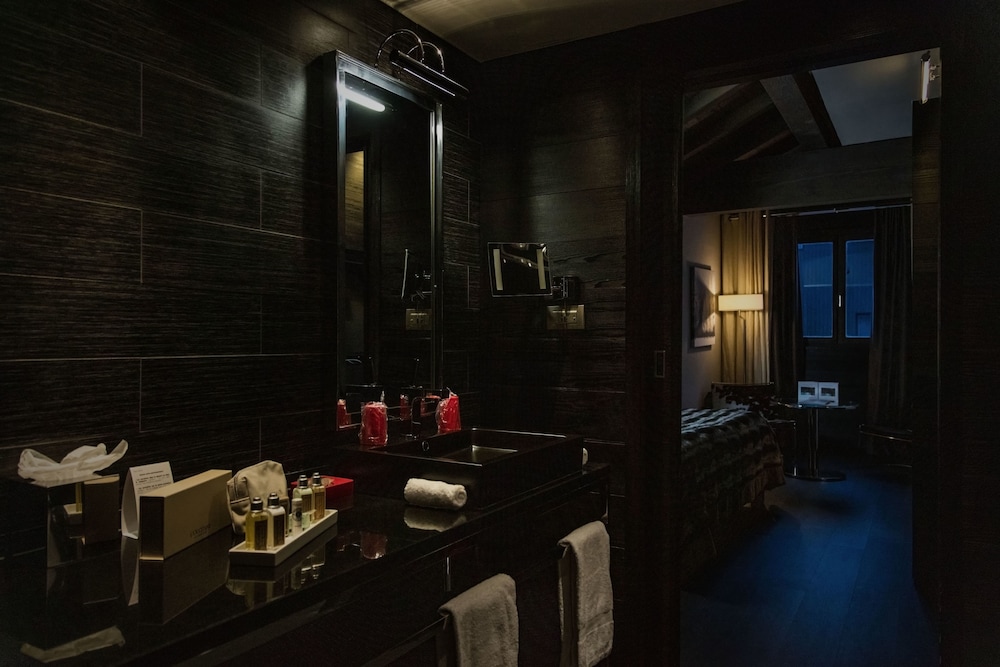 Avenue Lodge Hotel 49/50