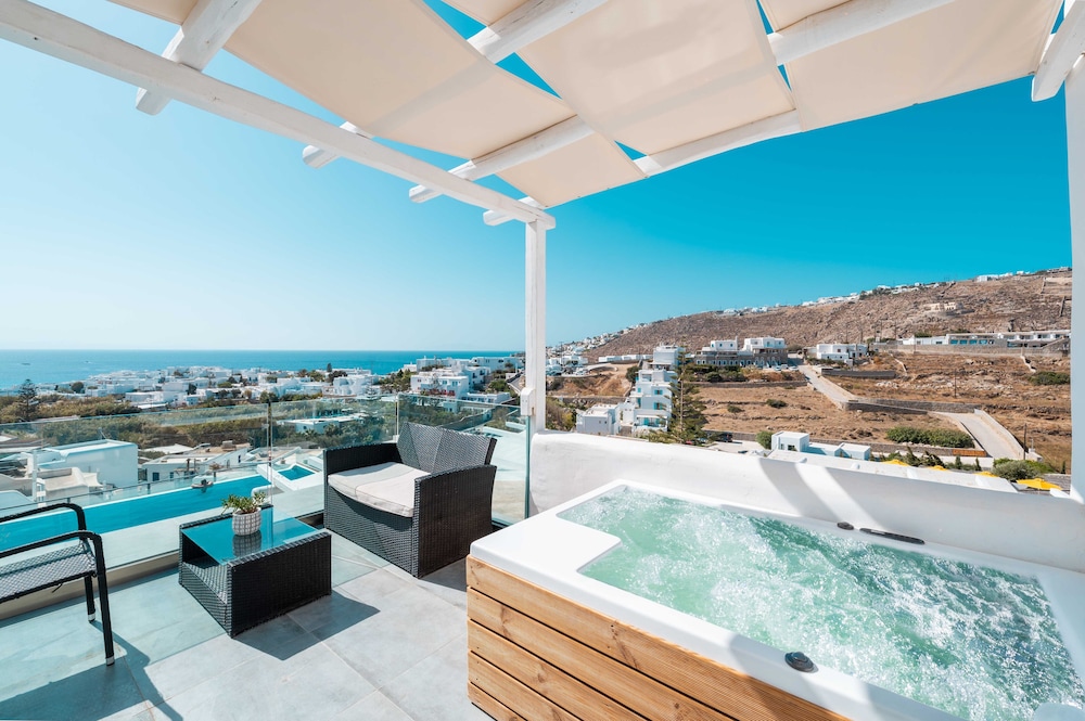 Mr And Mrs White Mykonos 36/72