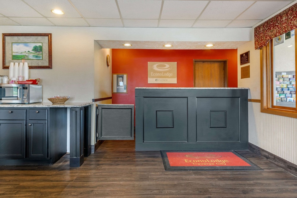 Econo Lodge Traverse City South 3/31