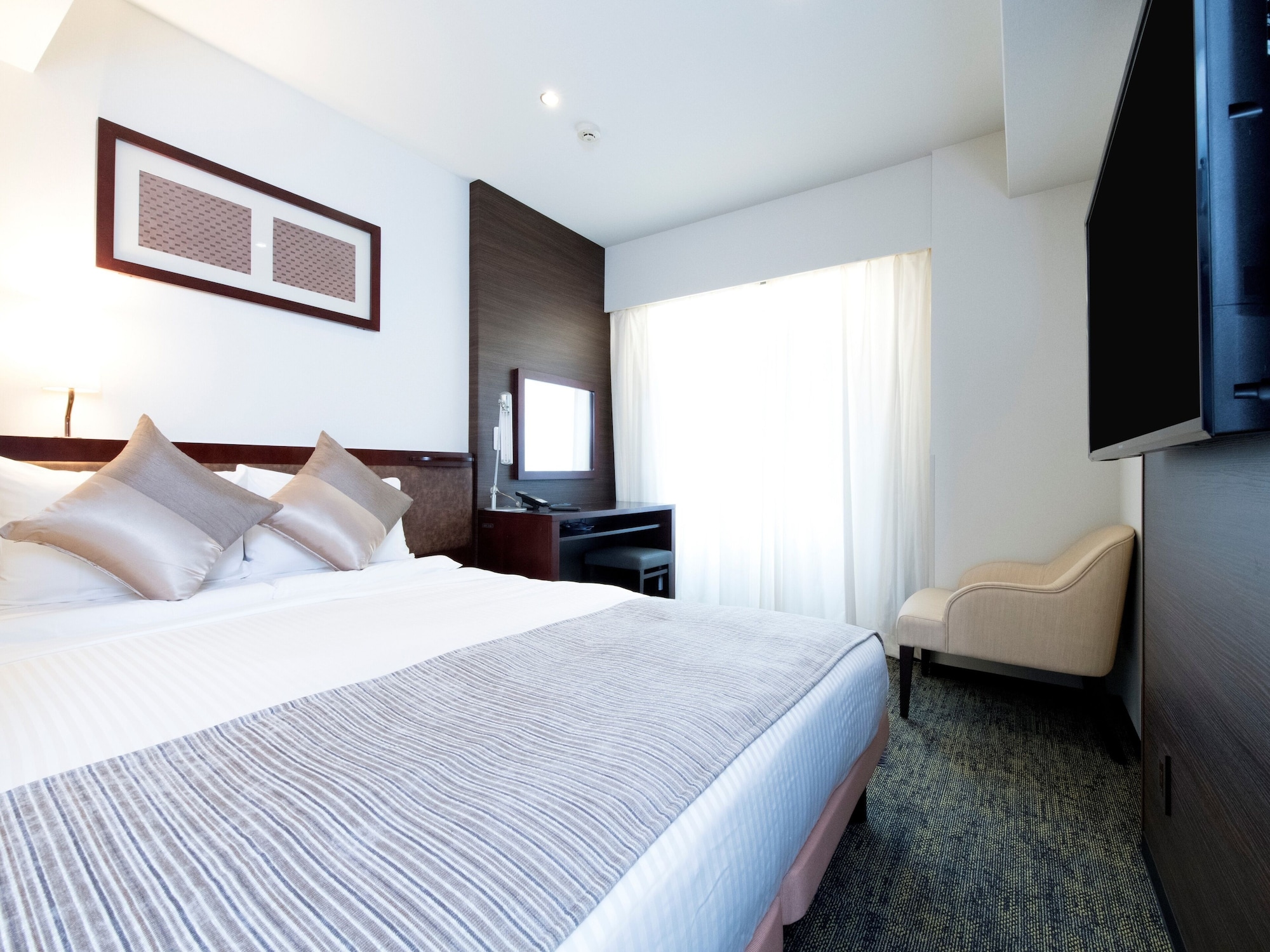 SUPERIOR, QUEEN BED