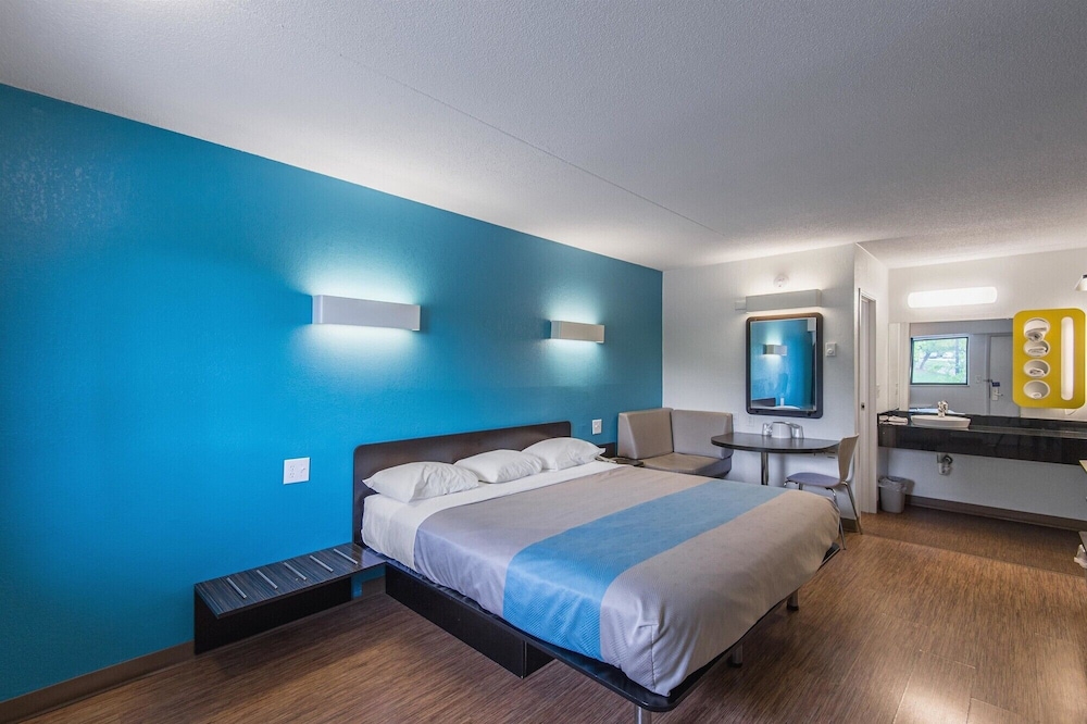 Motel6 Overland Park, KS 15/25