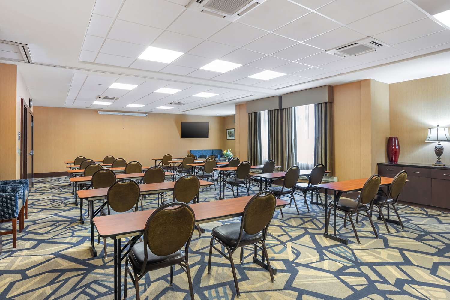 Best Western Plus University Park Inn & Suites 19/23