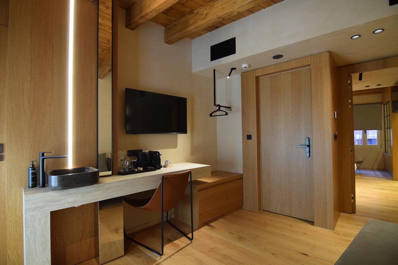 Consolato Boutique Suites 92/94