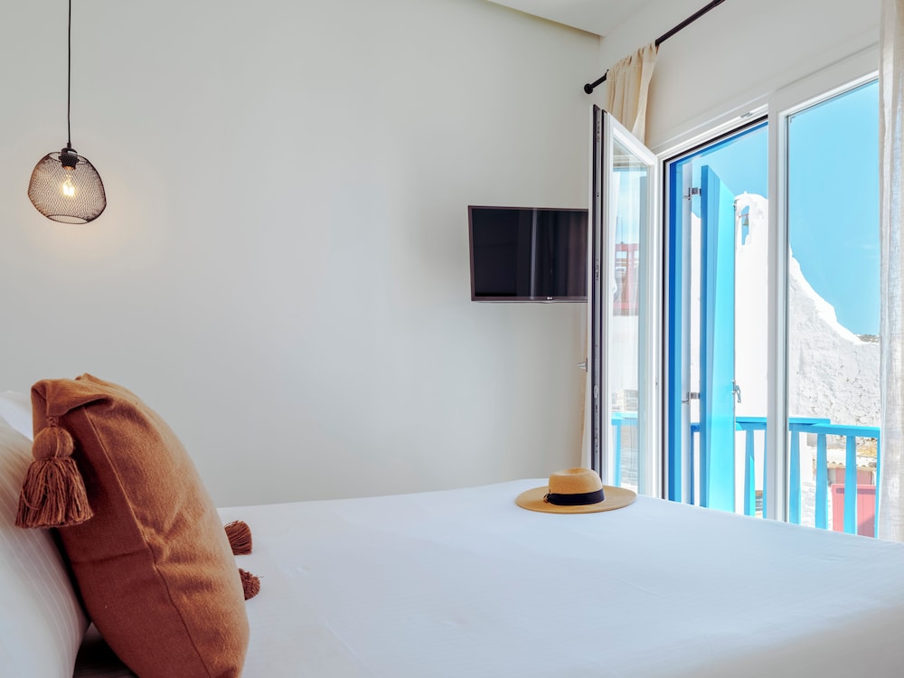 Bluetopia Suites 23/42