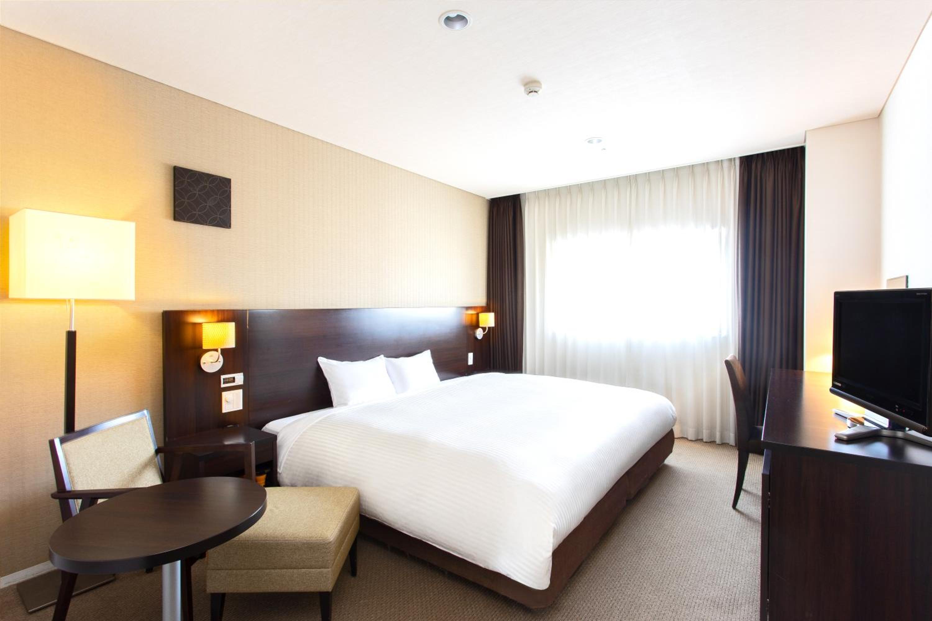 ROOM, KING BED