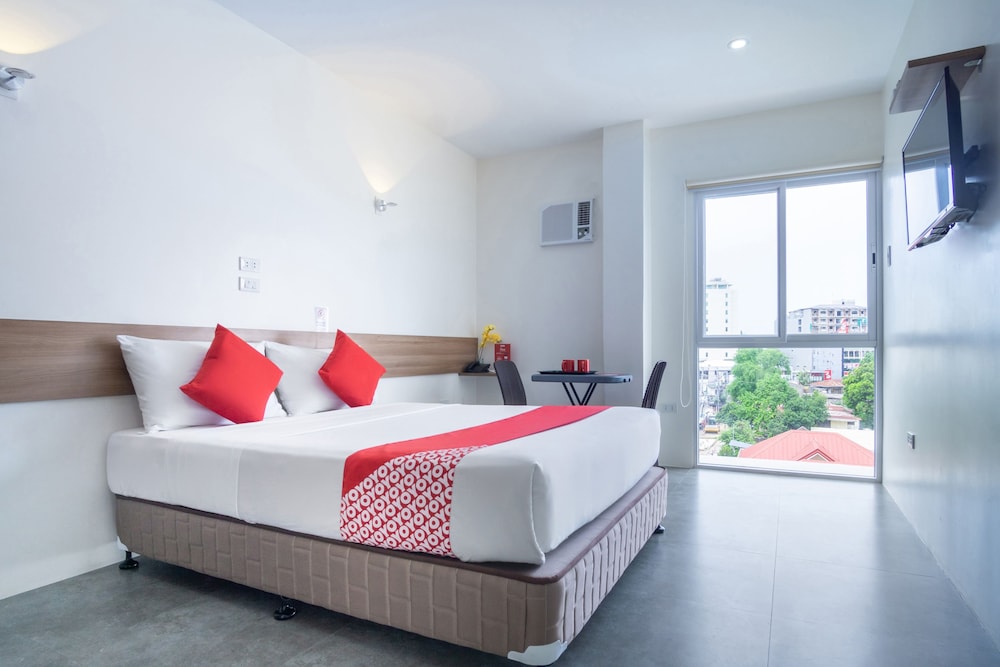 DELUXE, QUEEN BED