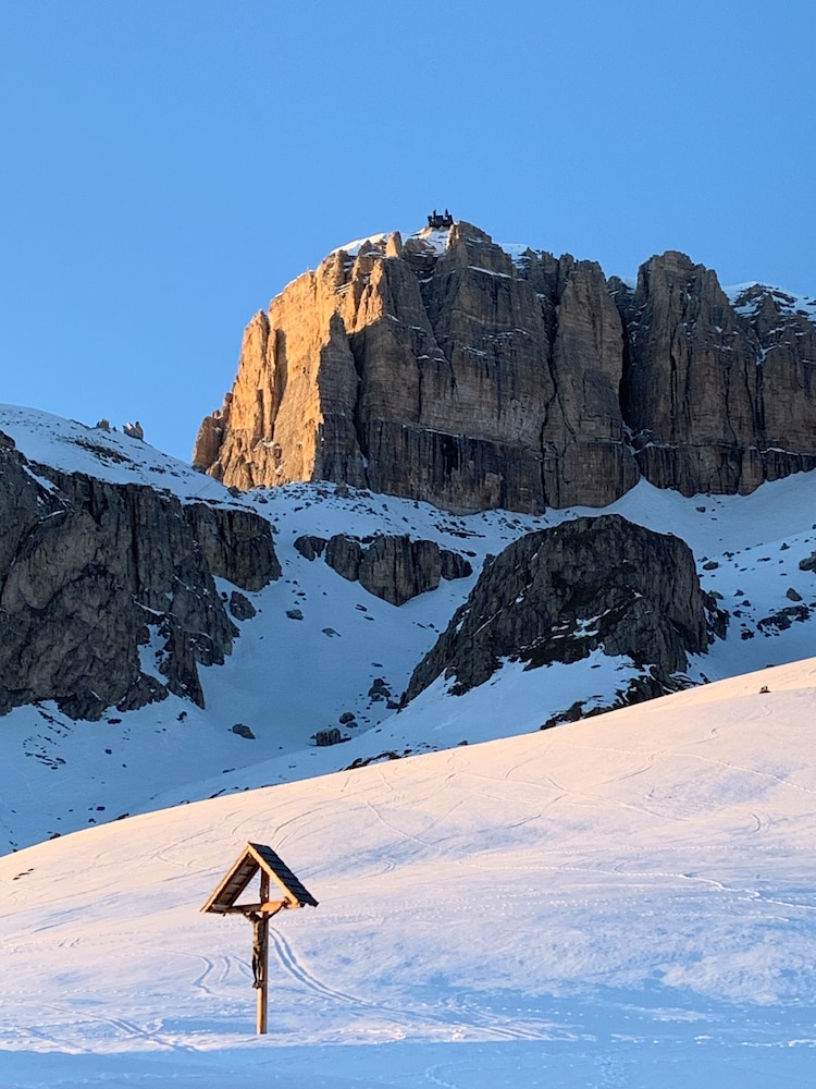 Hotel Col Di Lana 33/41