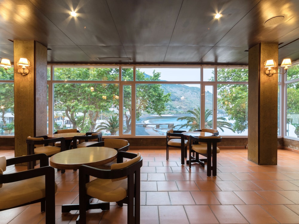 Baia Madeira Hotel - Ocean Beachfront 40/54