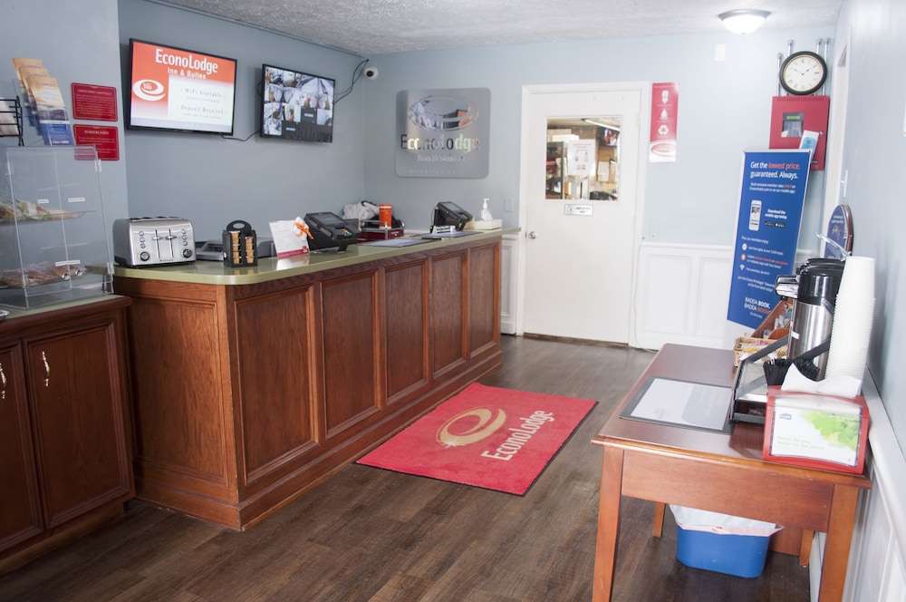 Econo Lodge Inn & Suites South 5/27