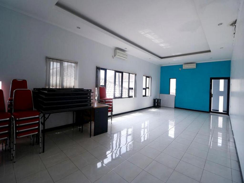 Reddoorz Plus Near Undip Tembalang 35/47