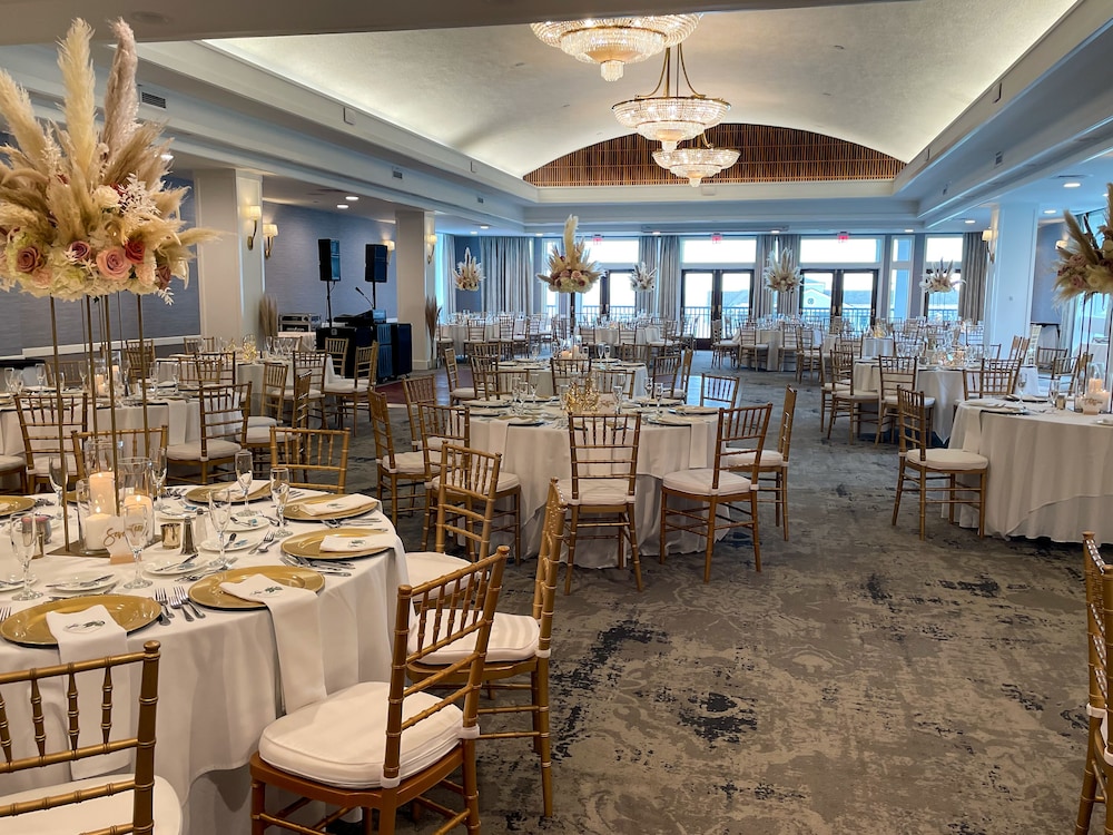 Waters Edge Resort Spa 32/50