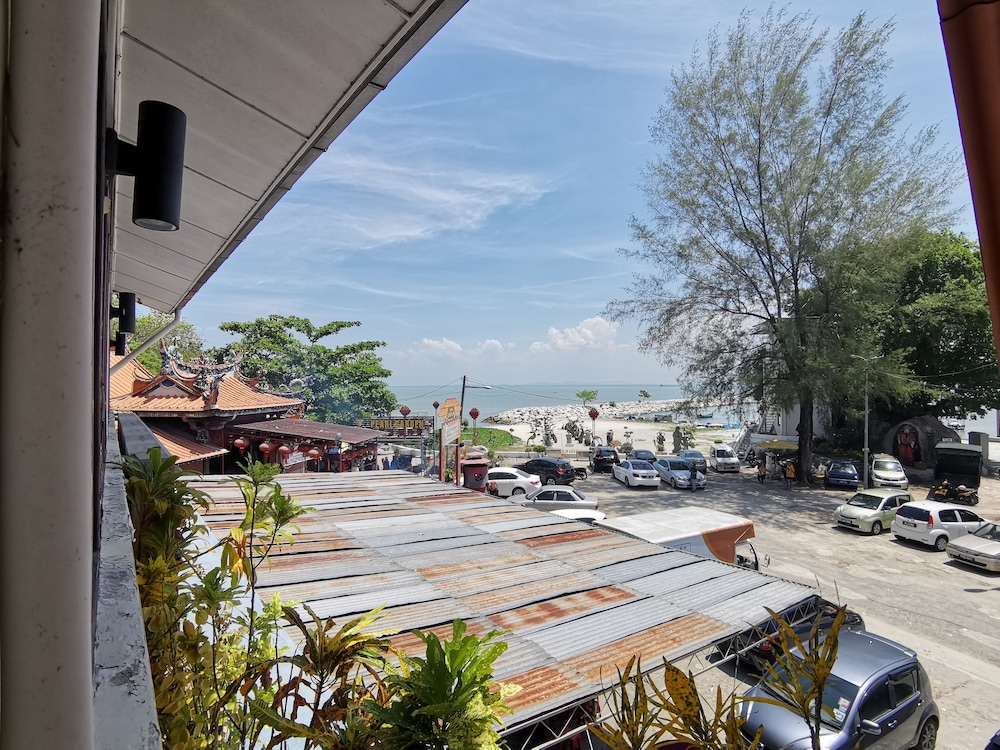8 BOUTIQUE BY THE SEA HOTEL 34/50