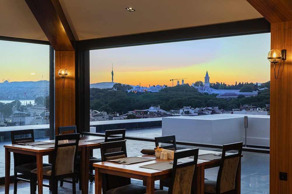 Demiray Hotel 32/50