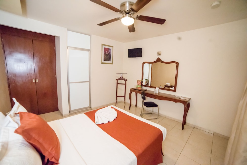 Elizabeth Central Hotel 16/34
