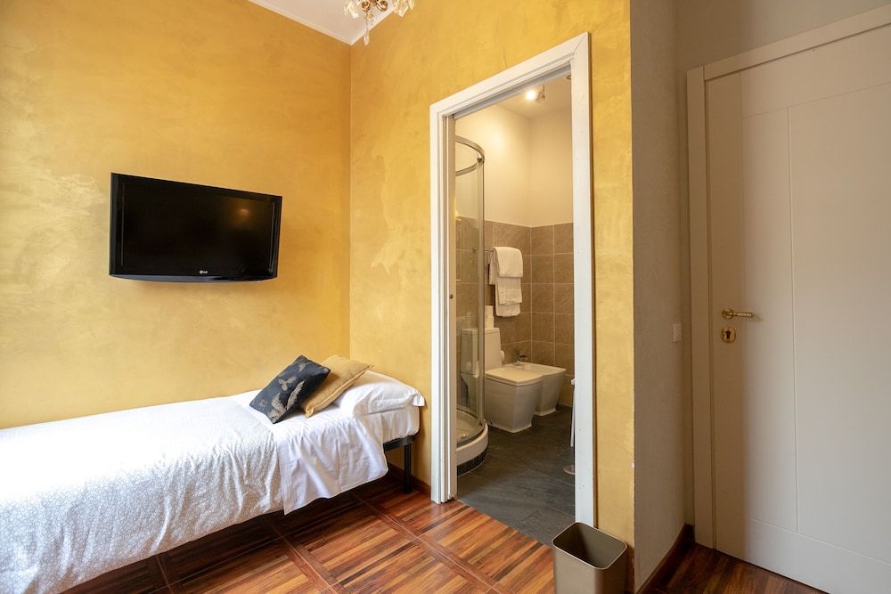Golden Rooms 27/48