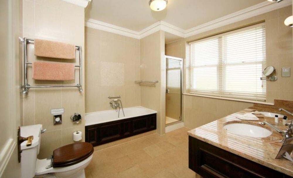 Mount Falcon Estate 5/60