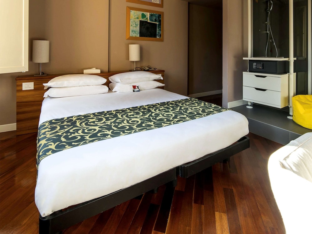 Ferrara Hotel 8/66
