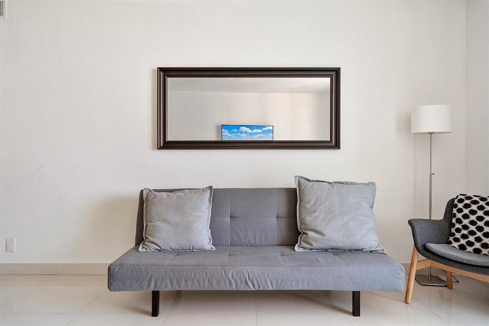 The Tides Ocean Luxury Suites 25/50