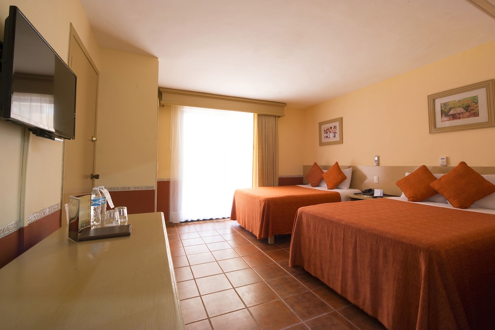 STANDARD, 2 DOUBLE BEDS