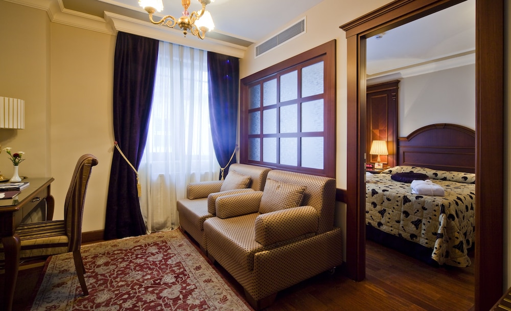 Glk Premier Regency Suites And Spa 49/74