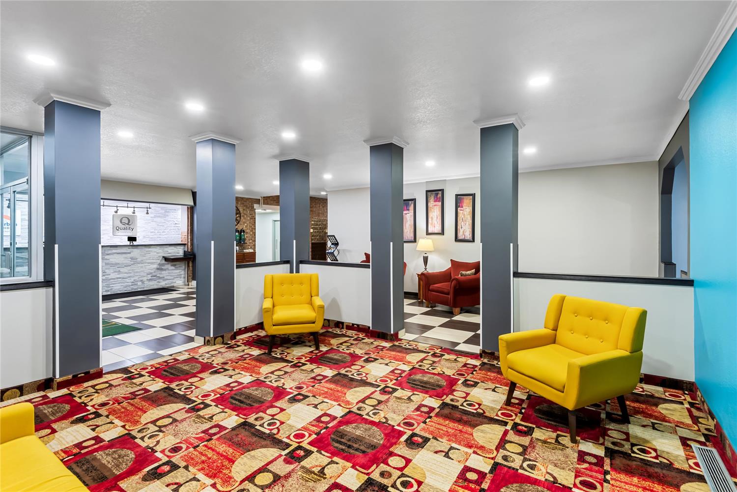 Suburban Studios Fort Dodge 36/44