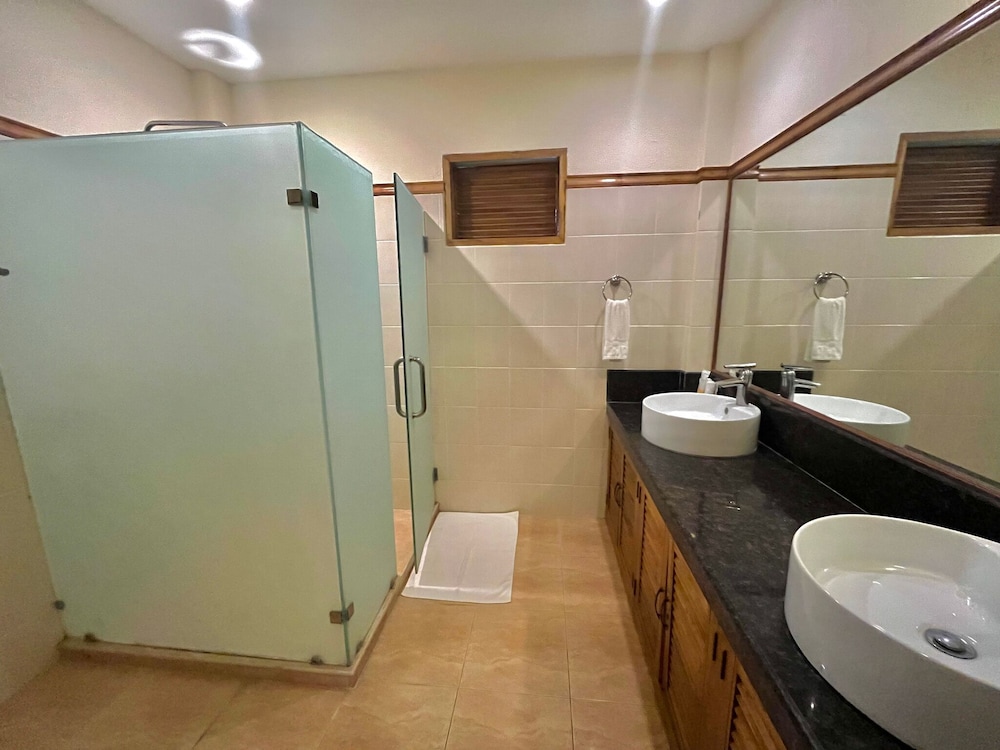 Coco Grove Beach Resort 50/50