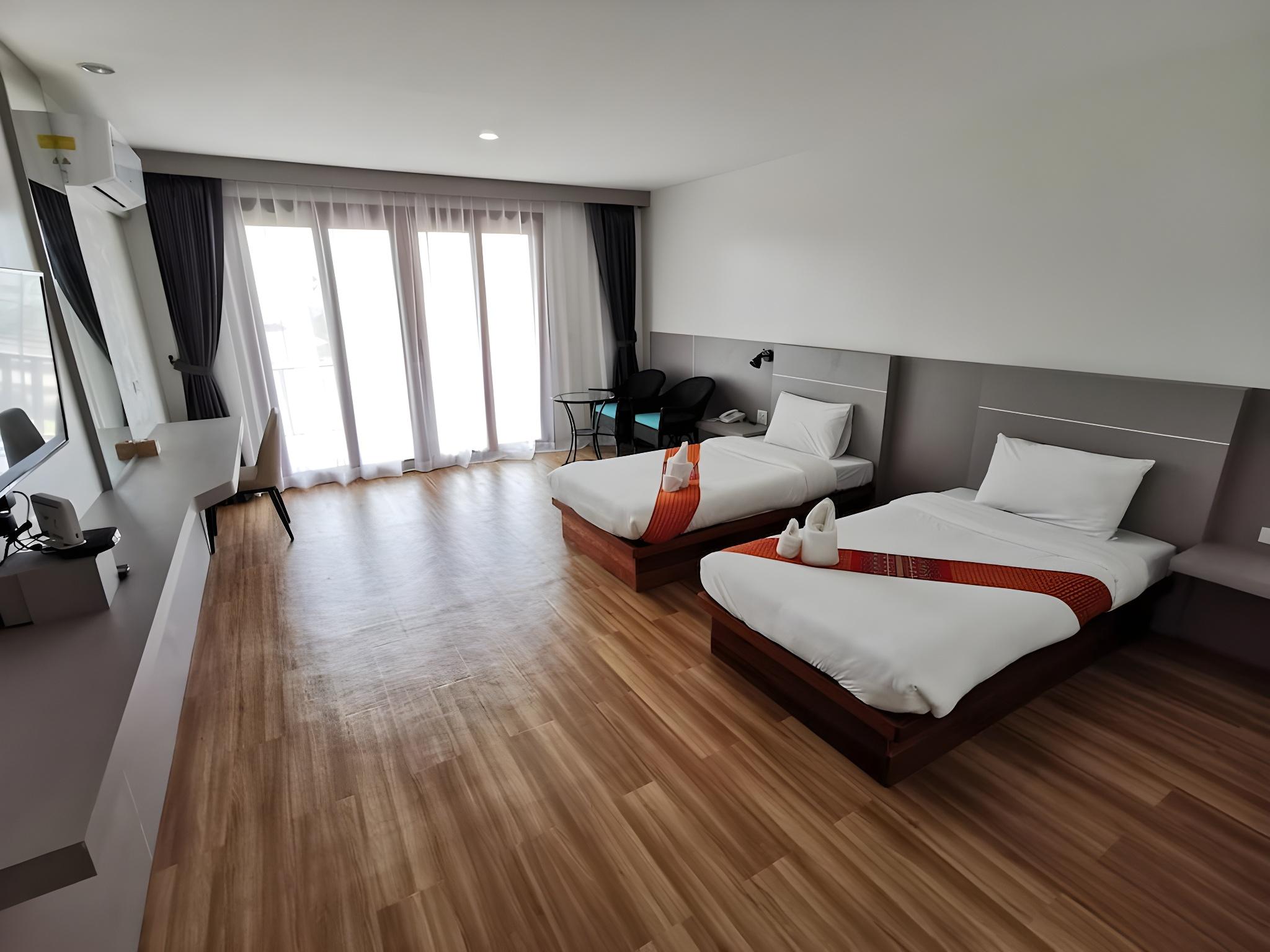 2 BEDROOMS, SUPERIOR