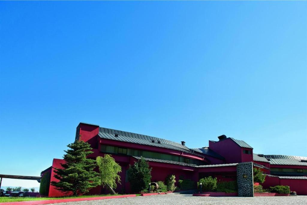 LUNA HOTEL DOS CARQUEIJAIS(FORMERLY HOTEL DOS CARQUEIJAIS) 10/84