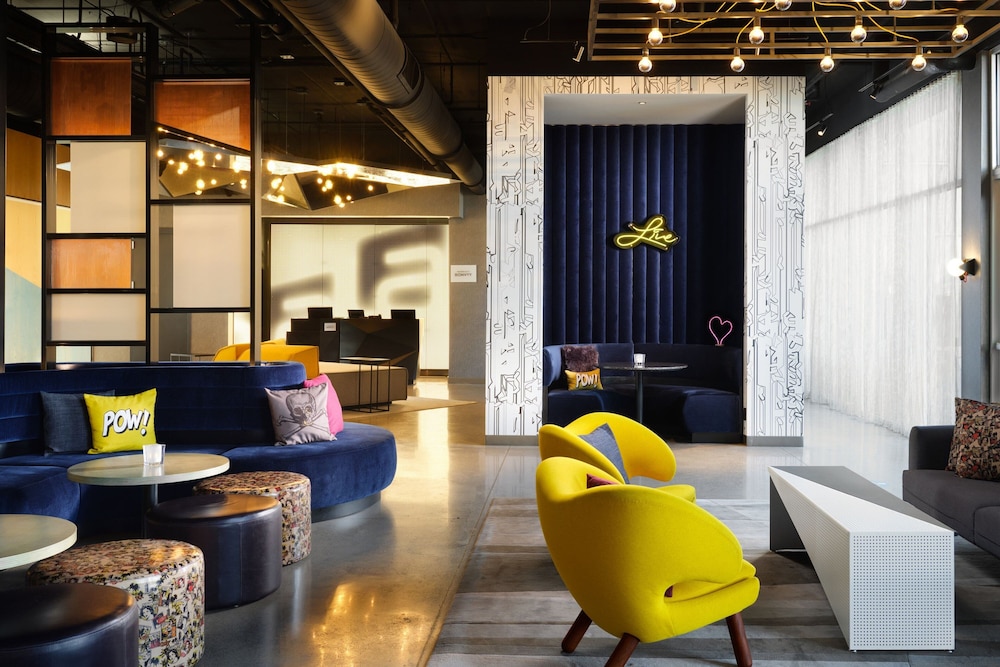 Aloft Knoxville West 39/59