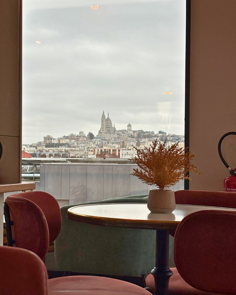 The Originals Boutique, Hotel Maison Montmartre Paris Les Puces 43/48