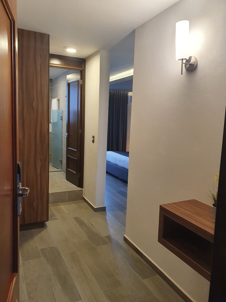 Estanza Hotel and Suites 33/58