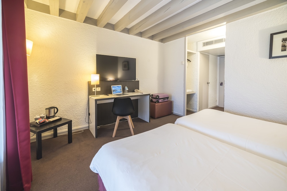 Mercure Auxerre Autoroute du Soleil 13/64