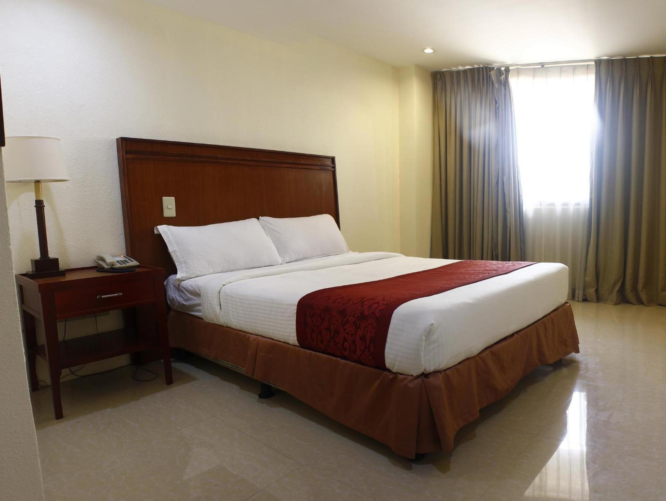Standard, Queen Bed