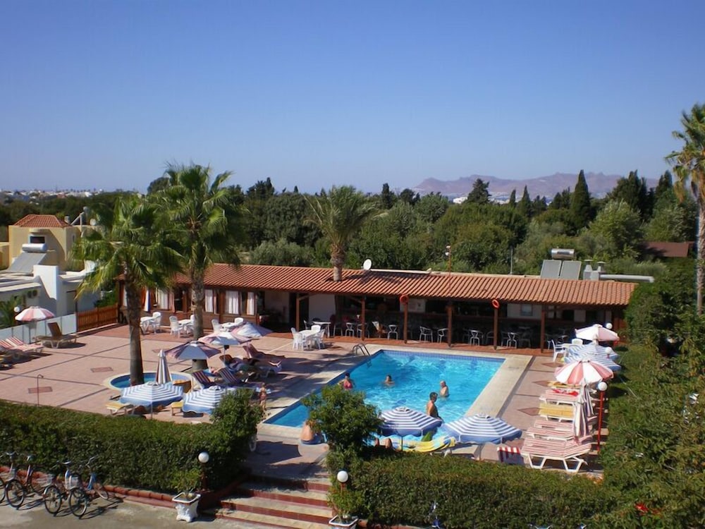 Sandys Studios Apartments And Log Villas 42/46