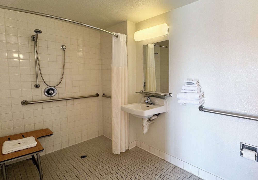 Studio6 Suites Bellflower, CA - Los Angeles 38/40