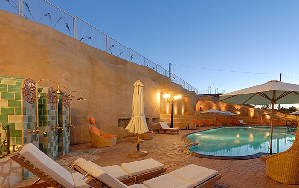 GRAND HOTEL LA BATIA 8/60