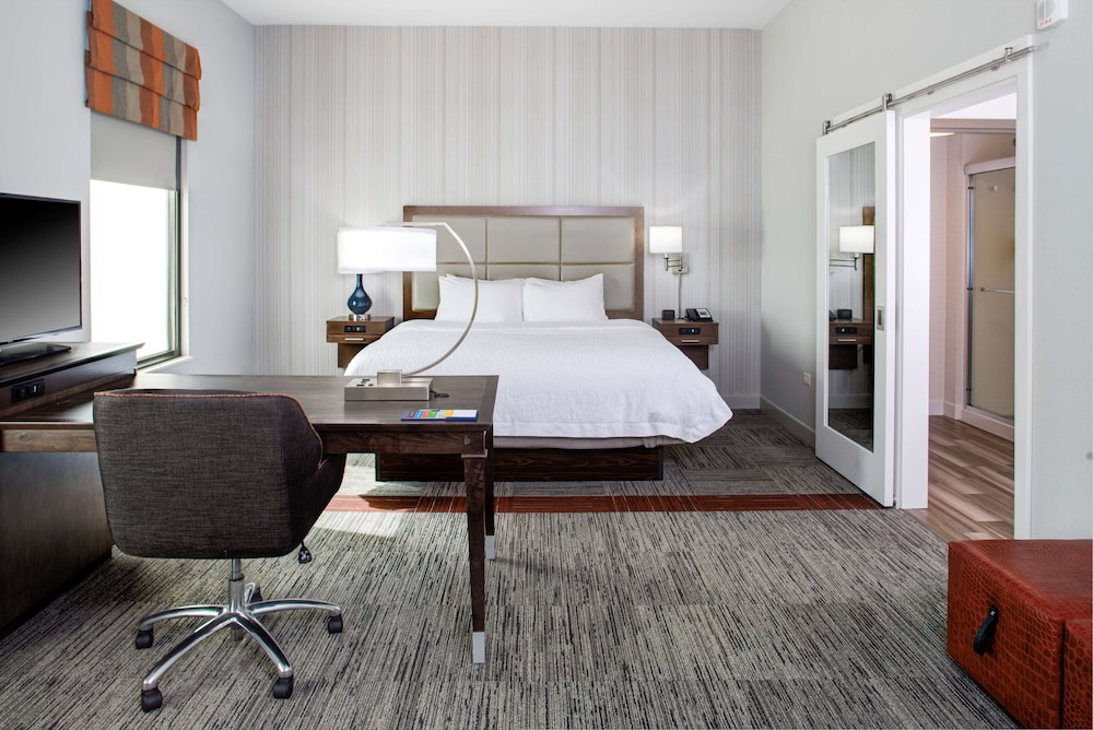 Hampton Inn Suites Pittsburg Ks 42/43
