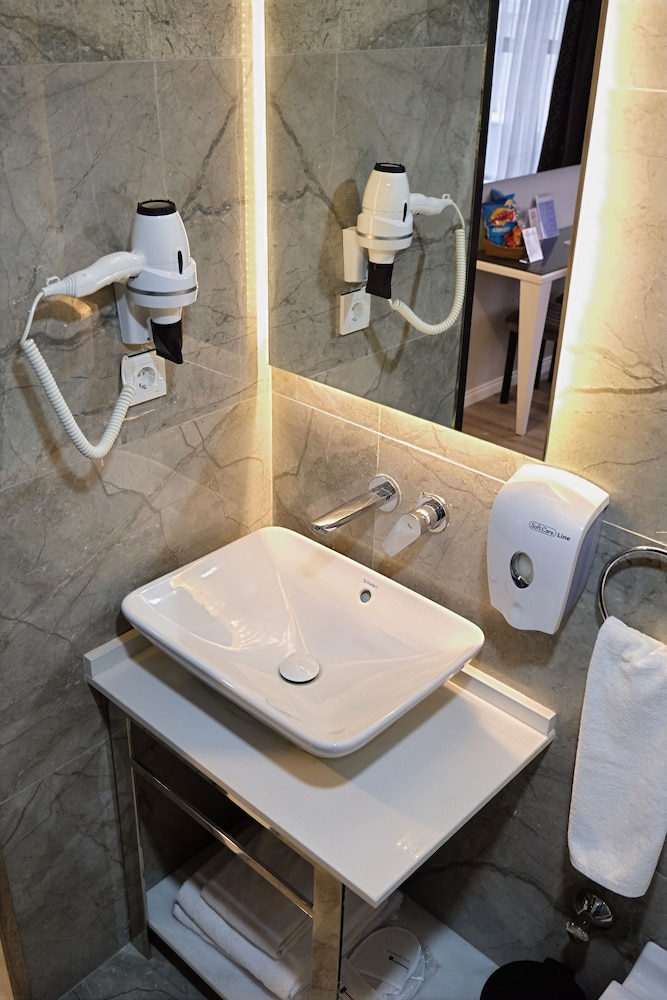 Riva Hotel Alsancak 42/47