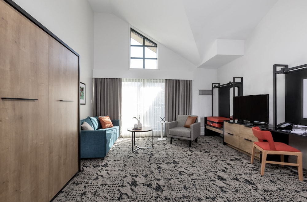 Crystal Lodge Hotel Whistler 53/66