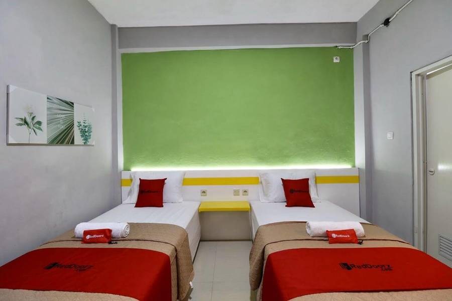 RedDoorz near Malioboro Tugu Station Jogja 2 9/15
