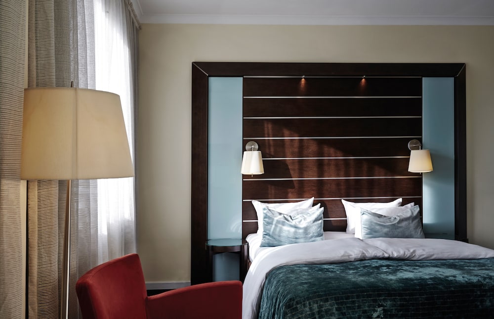 Imperial Hotel 8/40