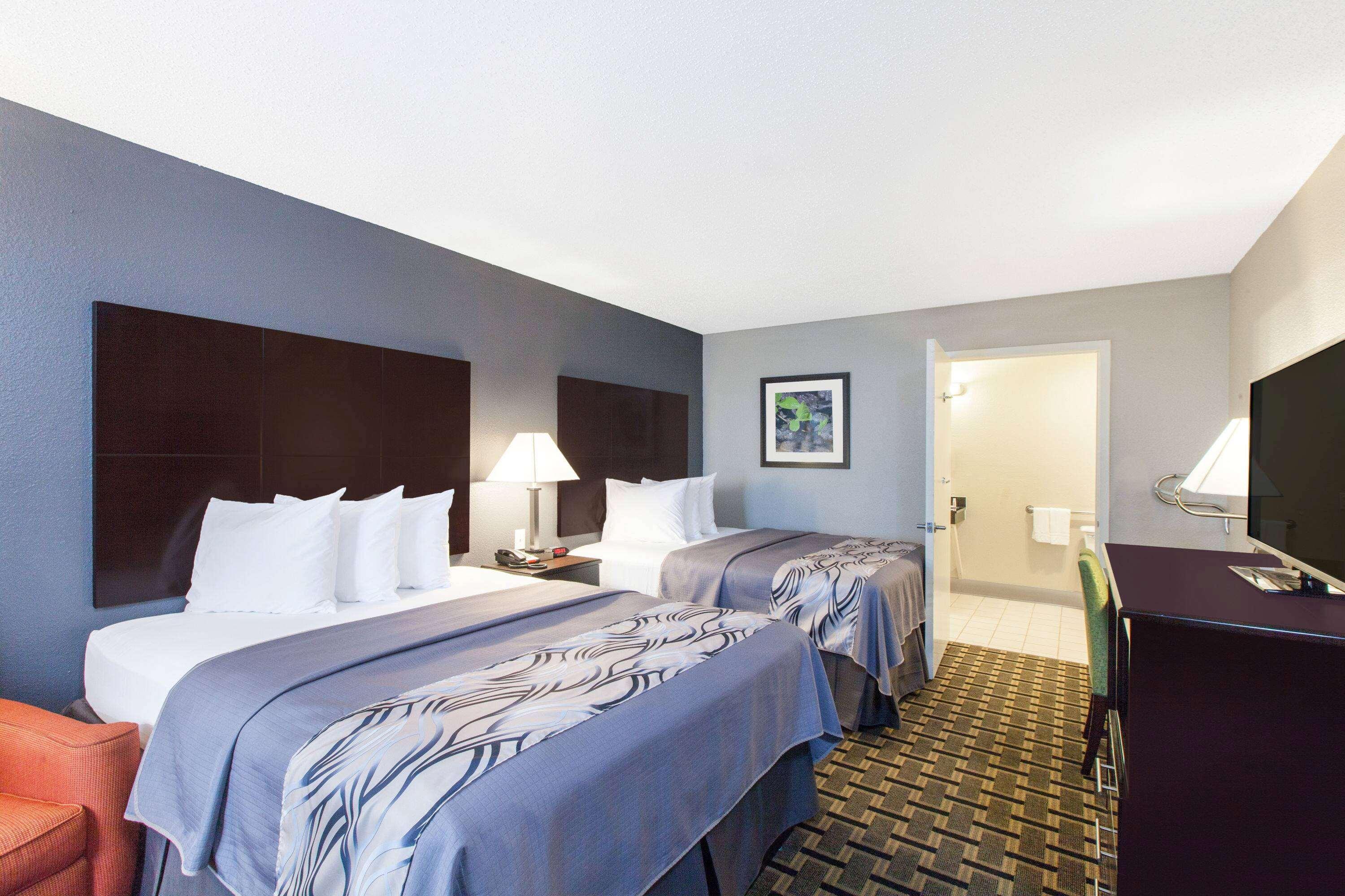 Days Inn Ennis 10/26