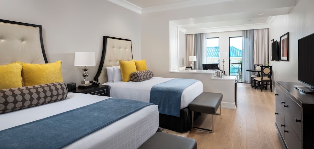 5TH Avenue, Club, Suite, 2 Queen Beds, Sofa