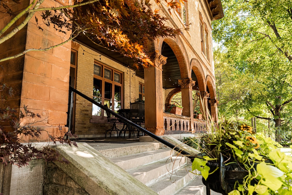 Vrooman Mansion Bloomington 66/72